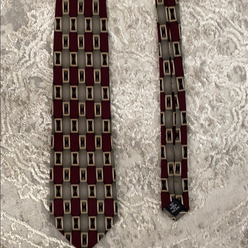 Ziggurat tie